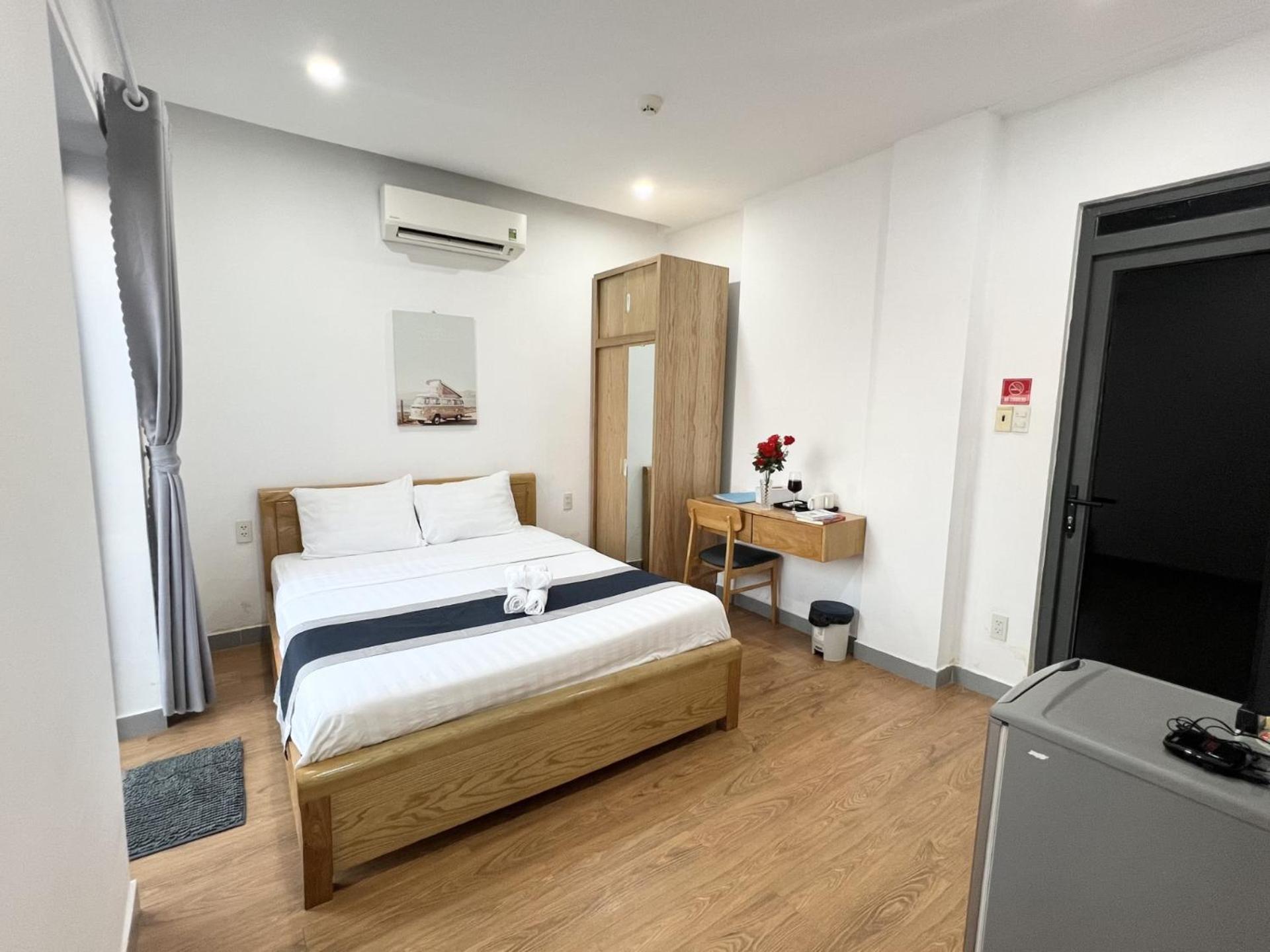 Khách sạn hẻo lánh Away Minh Khai - Serviced